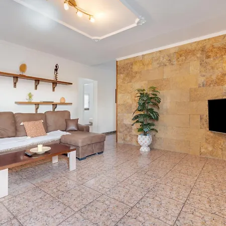 Antonia Holiday home