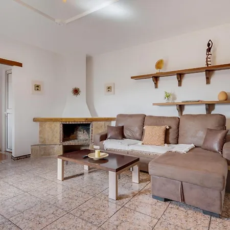 Antonia * Betancuría